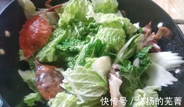 鲜甜|立秋后,梭子蟹跟这菜是绝配,简单一炖特别鲜,大人孩子都爱吃!