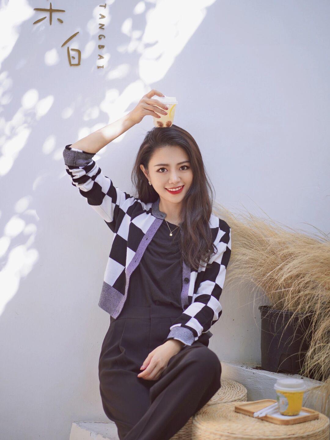 包容性 今年“棋盘格”针织衫又火了,掌握这几个小窍门,轻松穿出时髦范