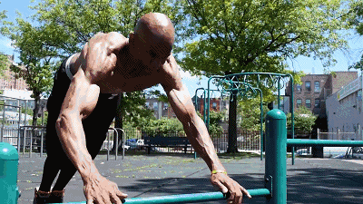 器械|选择街头健身,同样能成为肌肉男,和力量训练相比,有哪些优缺点