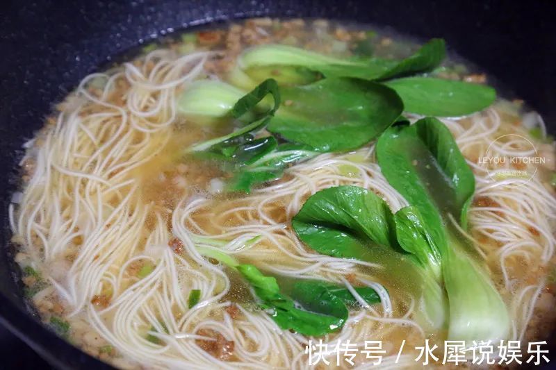 10分钟早餐面,肉末和面条的搭配,好吃到连汤都不想剩下