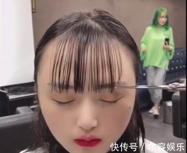 男友 女子因长相丑被男友抛弃,当她换了发型后,男友想复合