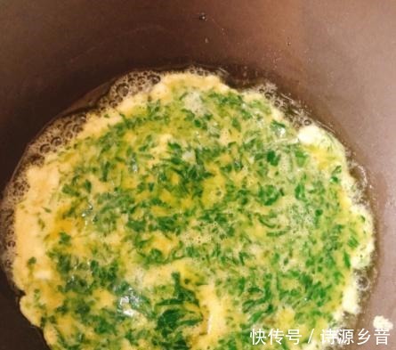 四月多吃這個野草，用它來煎雞蛋，清香甘甜令人回味無窮！