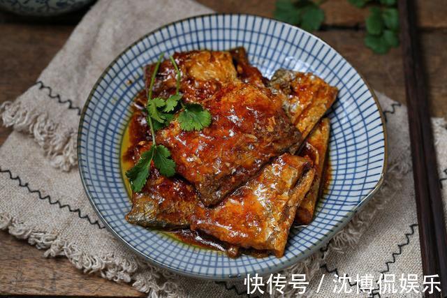 带鱼红烧卖相差教你1招不破皮，条形完整还好吃