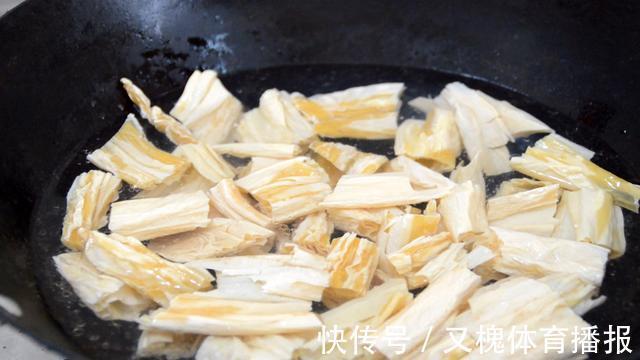 金黄香|泡腐竹时，最忌用清水泡，大厨教你一招，腐竹又快又嫩、不硬芯