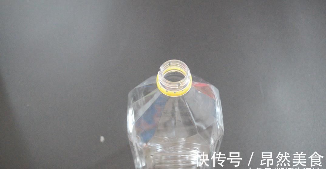 瓶盖上面戳一个洞, 没想到作用这么大, 看完你会感谢我的