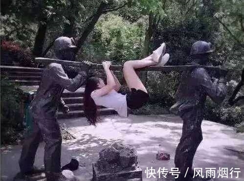 |搞笑图片幽默段子笑话:两只腿站立的狗狗,很不错哦,哈哈哈