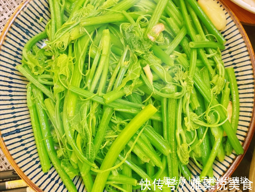 5分钟快手家常菜凉拌蟹味菇，清炒龙须菜，尖椒炒鸡心，超美味