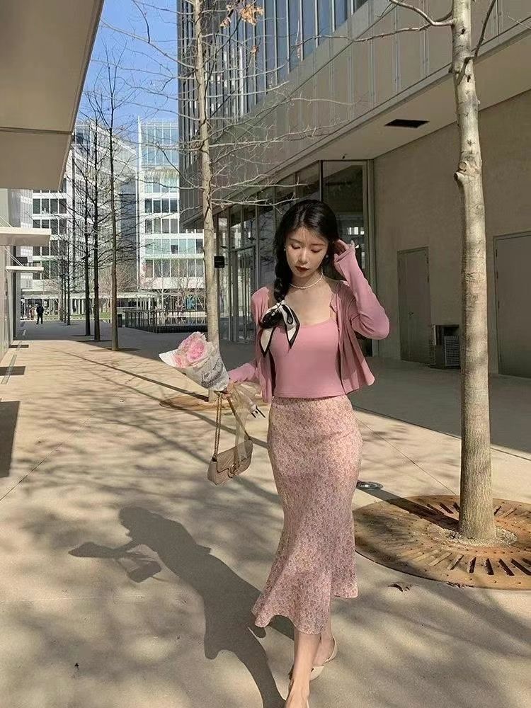 女生必穿的吊带配上碎花裙，这样穿真的是美炸了