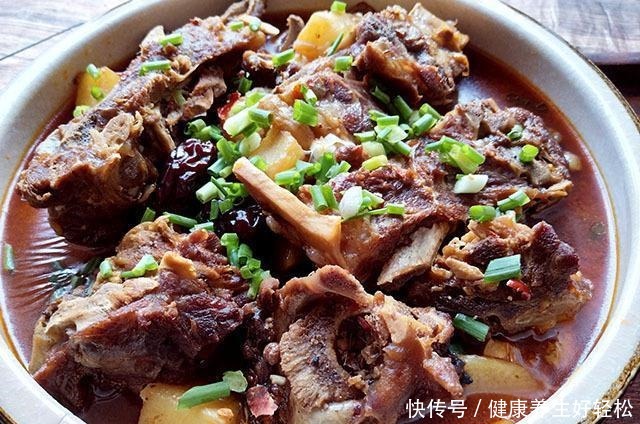 冬天吃肉,我常买它,比排骨便宜,比牛肉鲜香,炖一炖滋补又馋人