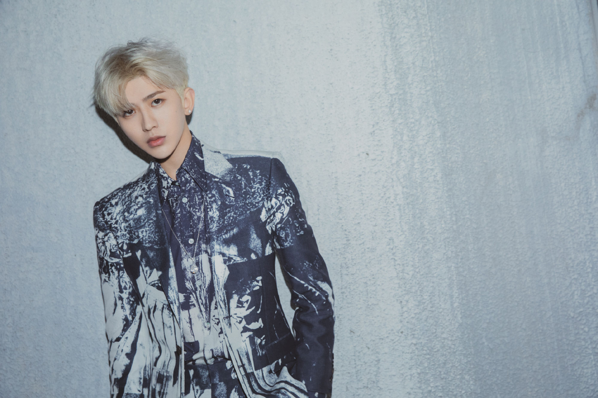 蔡徐坤拒绝捆绑cp？业内曝Lisa《情人》舞台内幕，直言目的明显