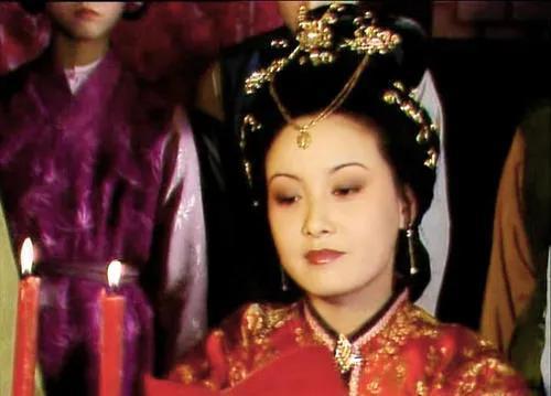 宝钗&表姐妹的权利游戏:薛宝钗讥讽暗算王熙凤,却被反杀得无路可走