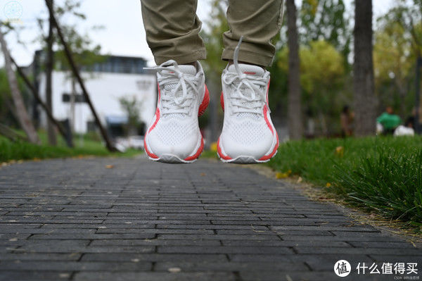 鞋面 服装鞋帽 篇六：轻便舒适的专业跑鞋，慢跑半马都能用，咕咚21K驭风体验