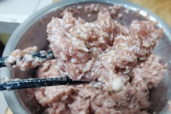 酸菜饺子好吃有诀窍,只要掌握调馅的方法和用料,饺子不好吃才怪