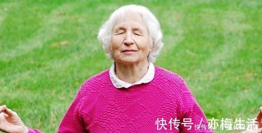 雌激素|长寿的女性,往往手上会有“表现”,若你也有,可能也会长寿