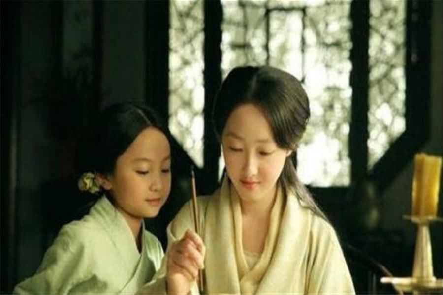 暴露|沉默不语的迎春,却用这三个字唤林黛玉,暴露了和她的真实关系