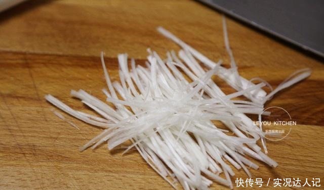 清蒸鱼,鲜嫩好吃不长肉,花几分钟学会,以后就是自己的拿手好菜!