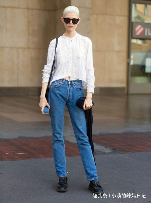 裤装 女人过了50岁,别打扮的那么俗气!这4种衣服要少穿,廉价没品位