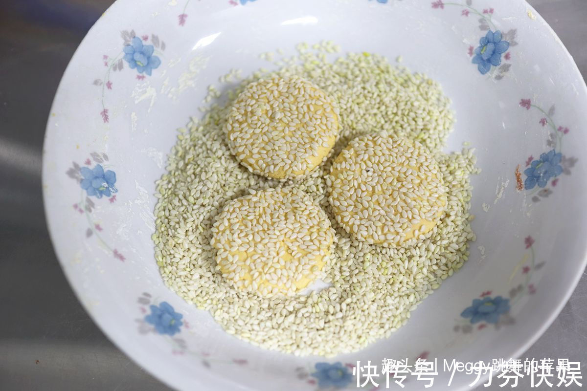 面团|用南瓜糯米做的3款小吃,还没出锅就流口水了,连老妈都没忍住