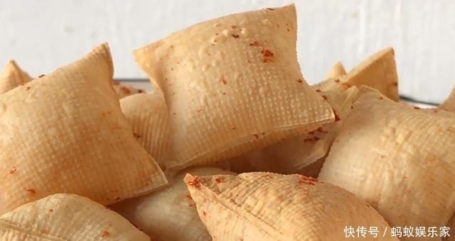 豆腐皮最好吃的新做法,盐水一泡,烤一烤,无油健康,个个鼓大泡