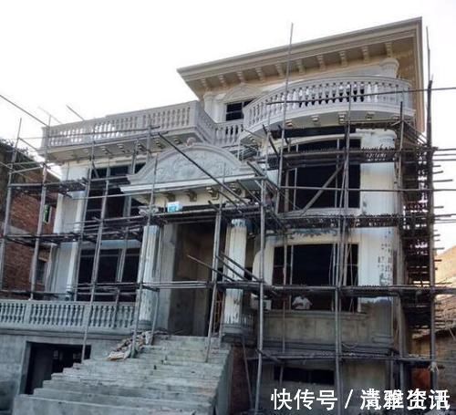 怨声|借地下室之名抬高地基2米,砸60万建两层别墅,邻居们看后怨声载道