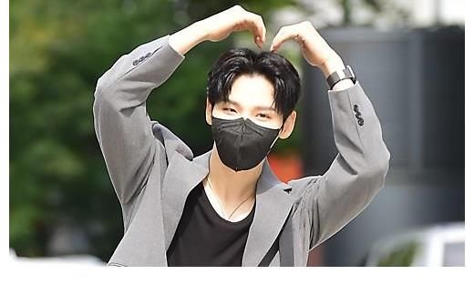 韓國男團「MD PHOTO」 韓國男團AB6IX成員田雄出演《崔華靜的Power Time》節(jié)目