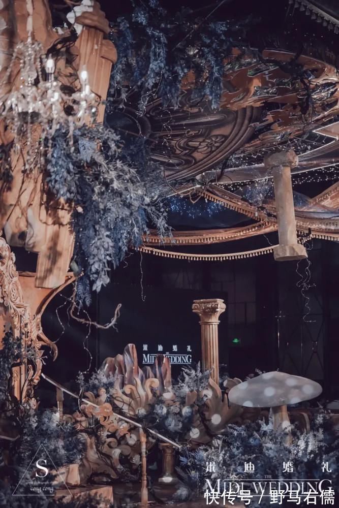 中世纪@用浓烈的色彩和精美的造型,带你感受一场沉浸式的北欧神话婚礼