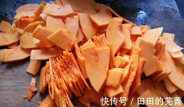 煲汤|南瓜还在煲汤喝吗南瓜和糯米一起炸，甘甜醇香，让人沉醉其中！