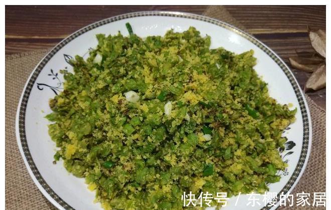 野菜|长在树上的野菜，用玉米面拌一拌，上锅蒸熟，比大鱼大肉吃着都香