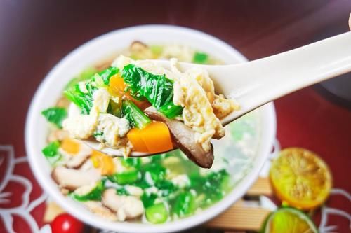 清明前后，除了骨头汤，这4道“春燥汤”多给家人喝，营养降春燥