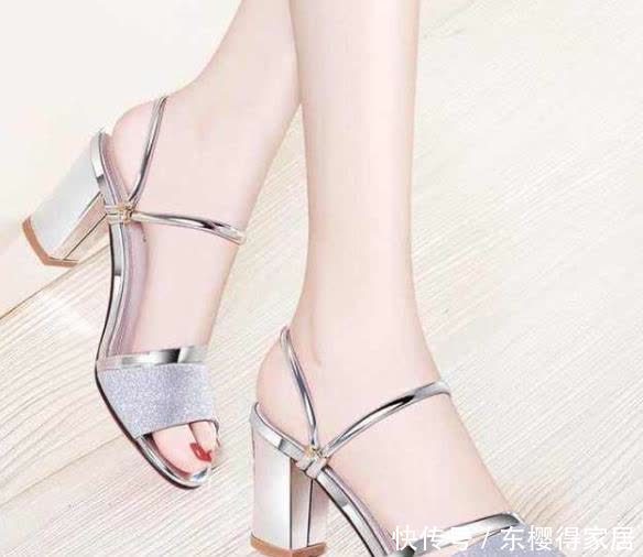 大长腿 性感高跟凉鞋，展现曼妙的身姿，怎么搭都好看