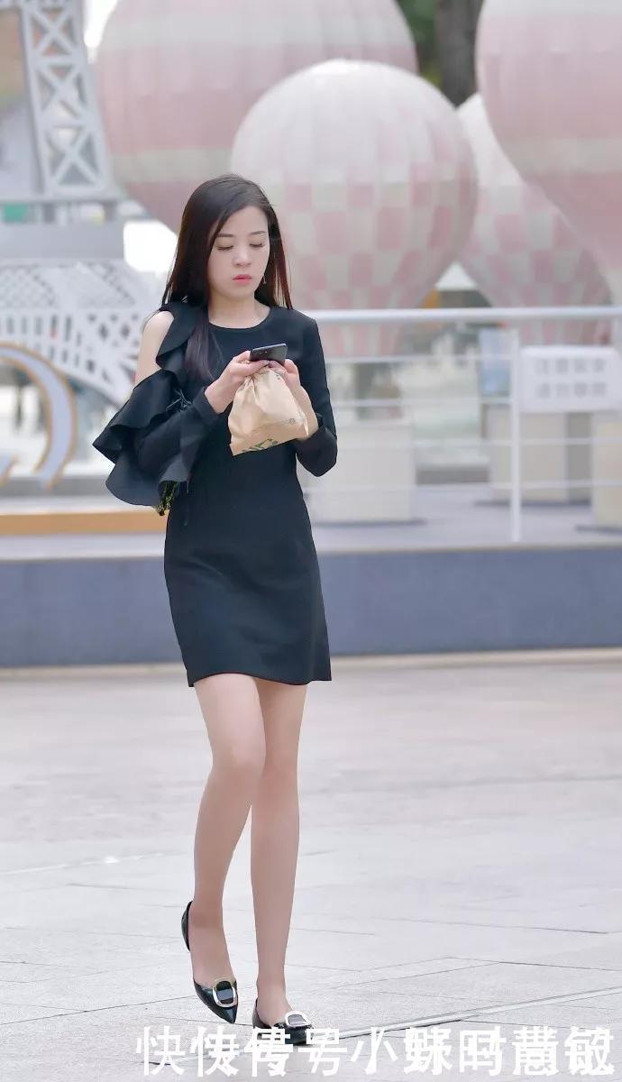 女性搭配高跟鞋,简约时尚又展现美好身材