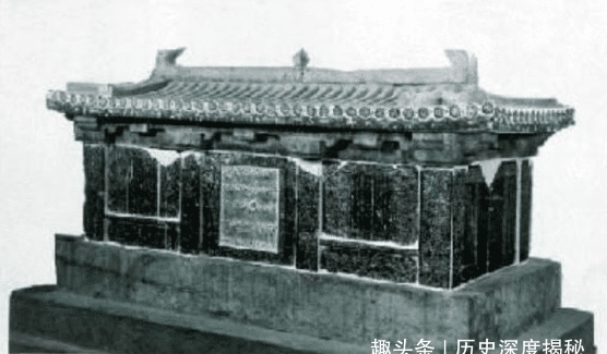 挖开|这个人死后碑上注明: 里面没金银,专家挖开后笑了