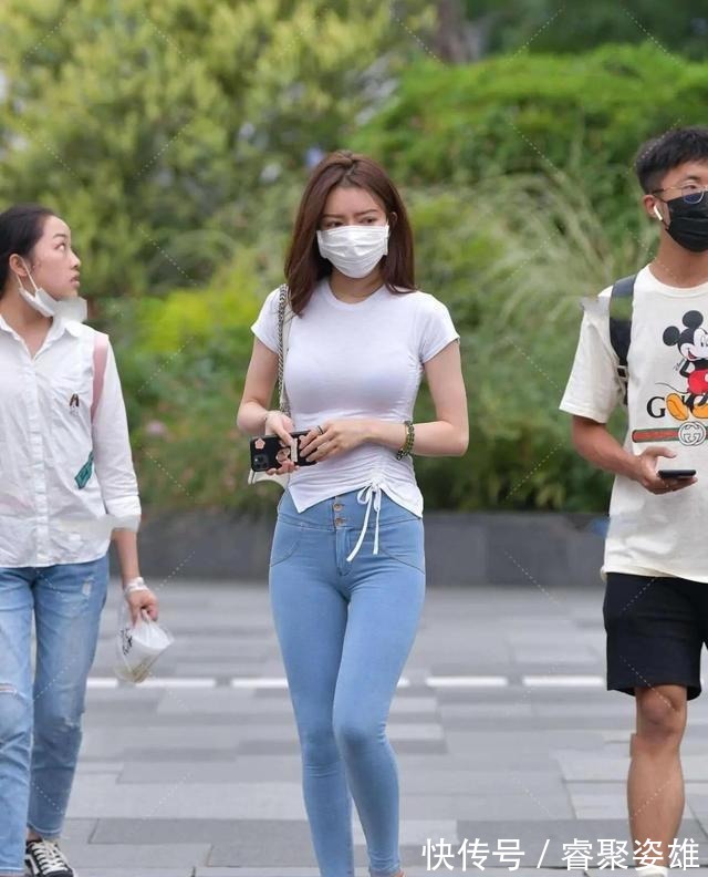 苗条|单肩衫清新自然,斑纹式青春,时髦又苗条