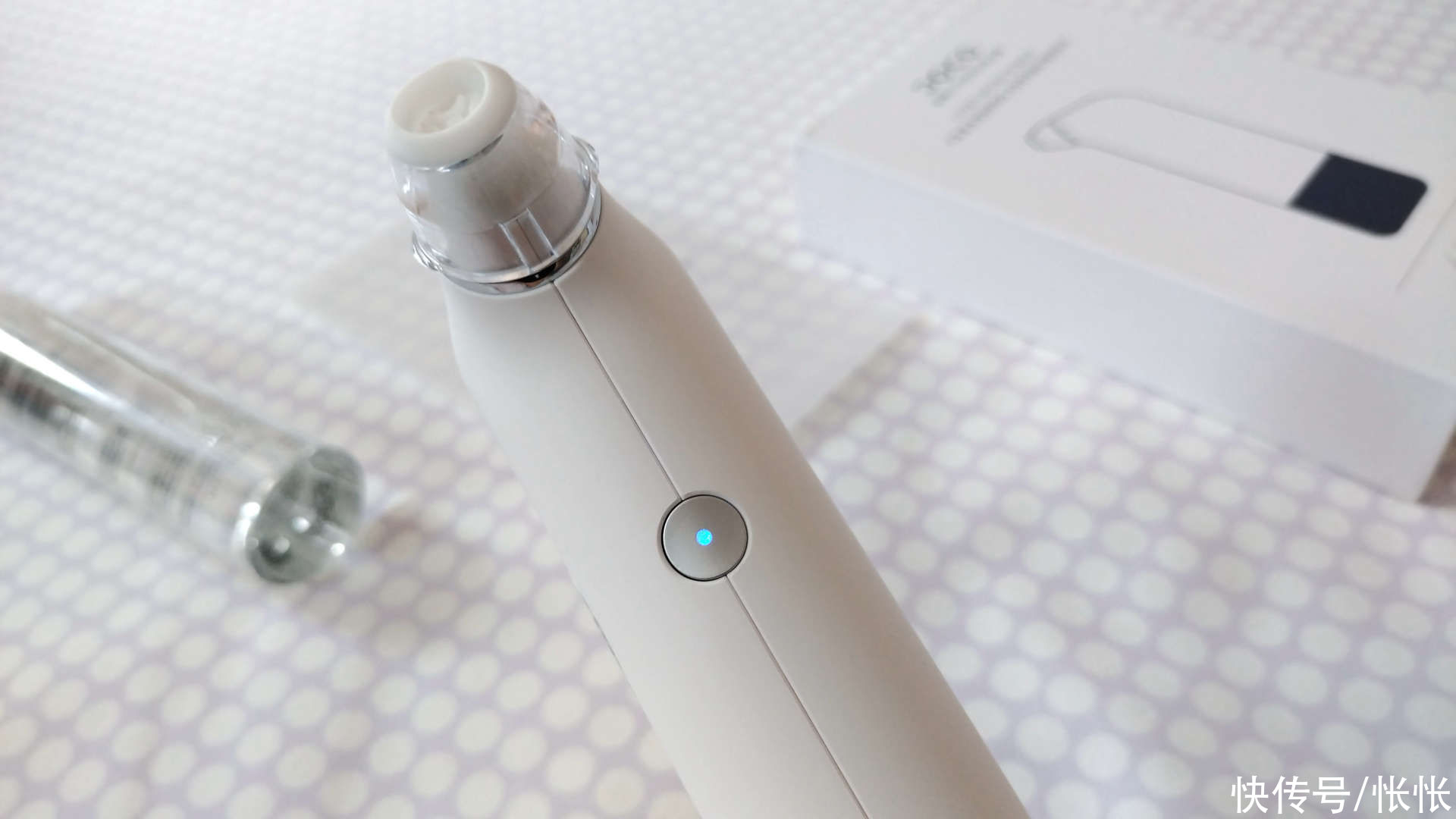 毛孔|一泡一吸，给毛囊洗个温泉浴，DOCO超微小气泡毛孔吸尘器体验