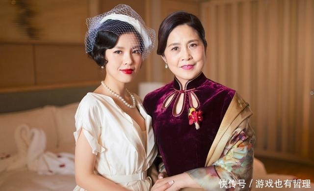 素雅|婚礼上婆婆丈母娘高调走红毯,穿红色旗袍比美,把新娘风头都抢了