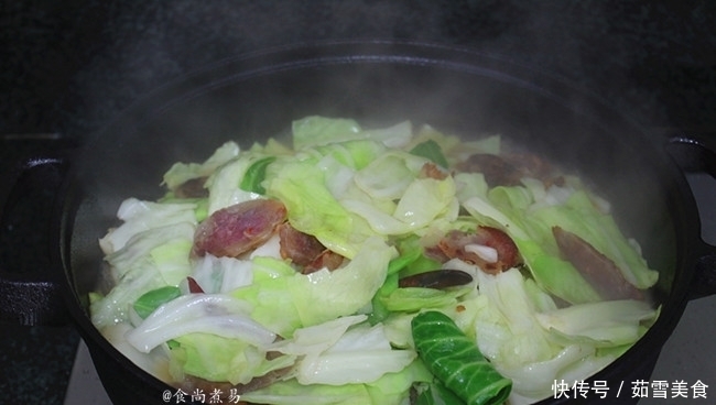 包菜好吃又简单的做法是此款,口感爽脆很下饭,用铁锅炒才香