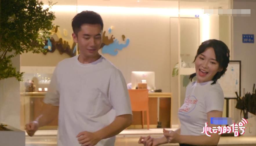  翻白眼|心动的信号：钟佩妍男三约会后，两人热舞很亲密，女三吃醋翻白眼