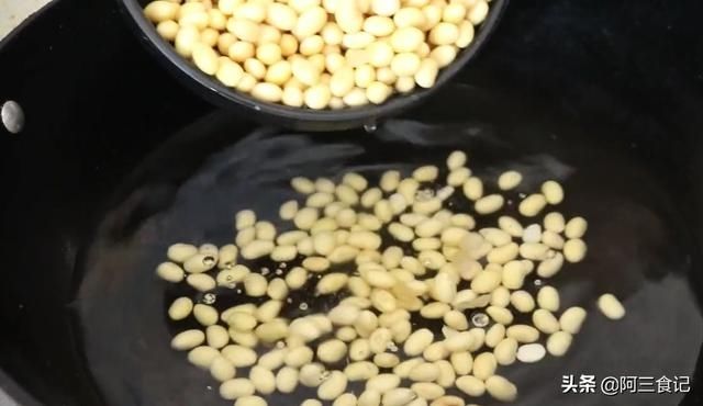 黄豆|黄豆别打豆浆，教你高龄人最爱的吃法，每天一碗，三高平稳身体棒