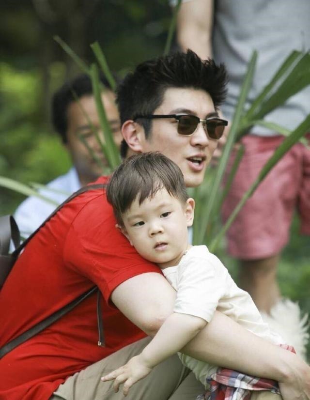 霍思燕|嗯哼大王長大了,變雙眼皮越來越像霍思燕,要比爸爸杜江還帥了!