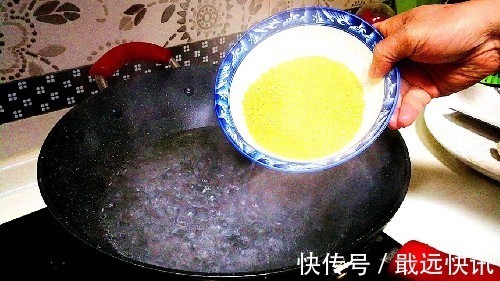 诀窍|熬小米粥时，记住不要直接加水煮，诀窍告诉你，米粥香浓、出油多