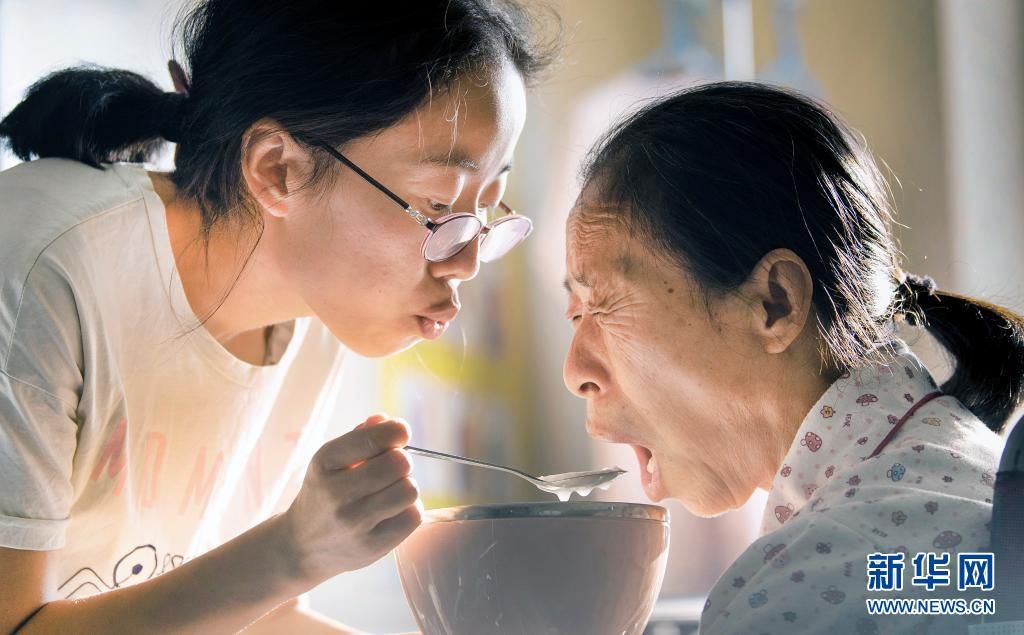 春晖|硕士女孩暂停求学报春晖