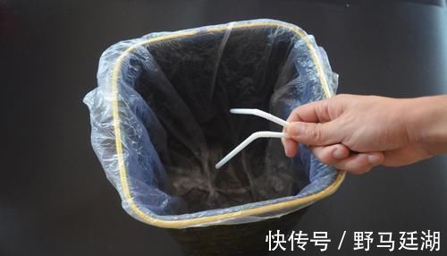 垃圾袋|垃圾桶里放2根吸管, 没想到作用这么大, 看完您会感谢我的
