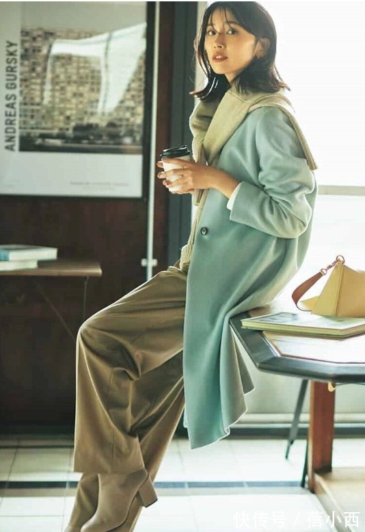 穿搭 经典的“大衣穿搭”,看日本博主搭配技巧就够了,穿起来又暖又美