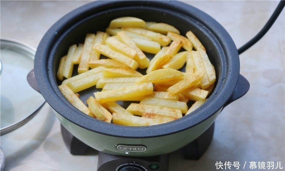 薯条|比薯条好吃的土豆做法,简单快手,5分钟出锅,太香了