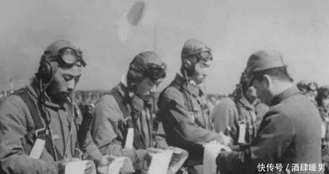 足足|神风特攻队出击前要喝壮行酒,但佐佐木友次却足足骗了八次酒喝