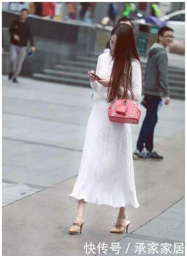 连衣裙|街头美女怎么引领时尚?不同的穿搭展现不一样的魅力,调皮又高雅