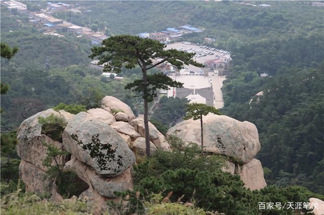 山门|庙宇亭台摩崖刻，苍松翠柏布山巅，登医巫闾山一望秋水长