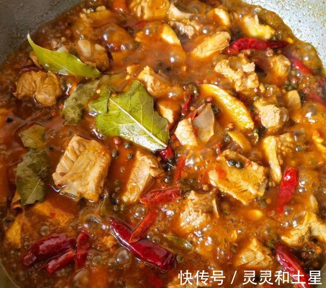 美食天下|十三香麻辣排骨,麻辣入味儿,好吃下饭!