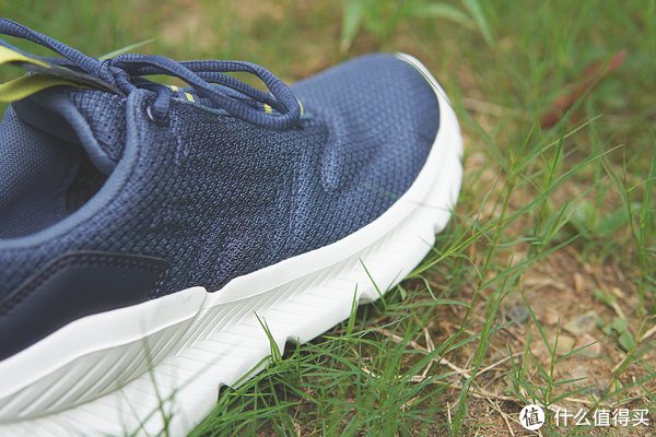鞋底|跑起来不用太贵的装备，初跑者的入门选择——FREETIE城市轻跑鞋2