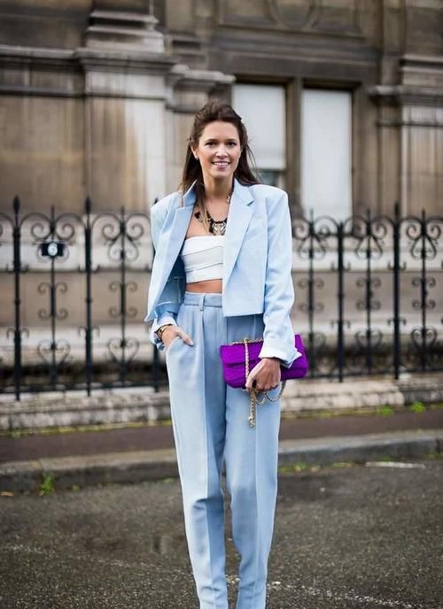 中年女人穿衣选款注意：少穿“装嫩色”，多穿“气质色”